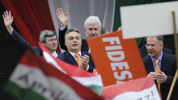 Hungary's Fidesz Loses Quarter Million Voters, Závecz Poll Claims