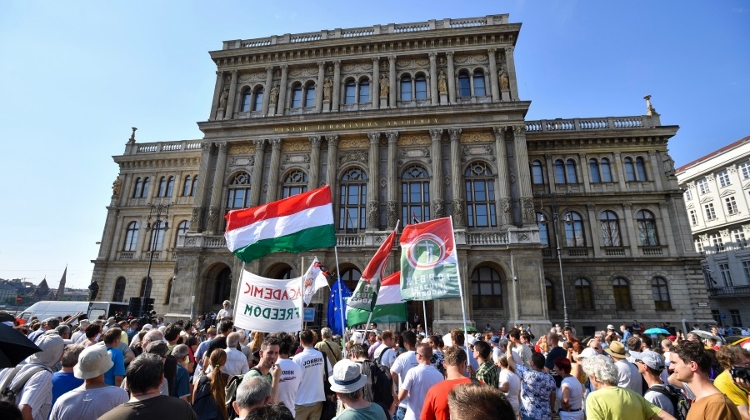 Hungary Controversially Splits Research Institutions From Academy of Sciences