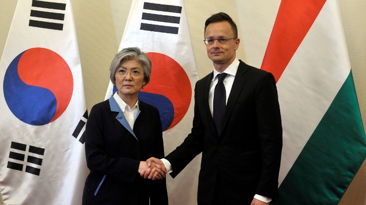 Hungarian Foreign Minister, South Korean Counterpart Discuss Ship Collision