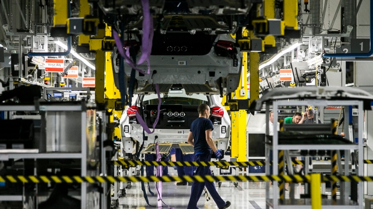 Mercedes Plant in Hungary Closed for One Month