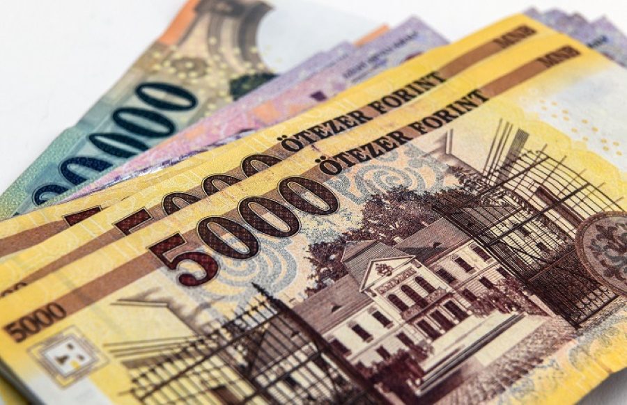 Forint Strengthens From Historic Low After National Bank Intervention