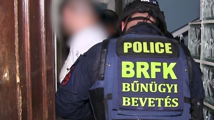 Watch: Police Raid Tourist Trap in Budapest