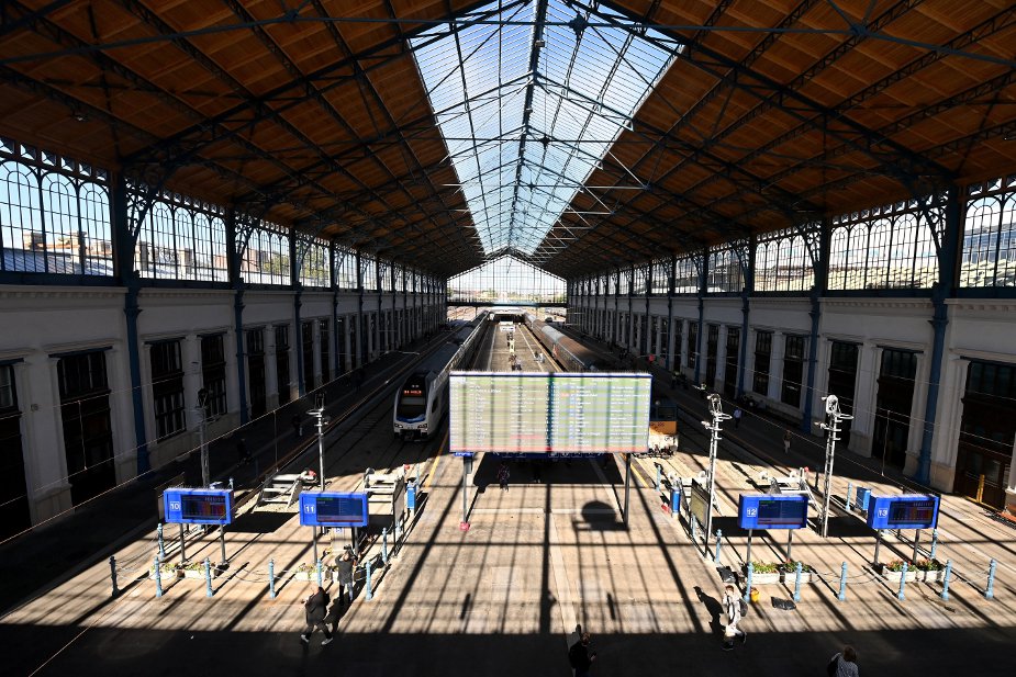 Budapest Nyugati Railway Station Opens After Revamp