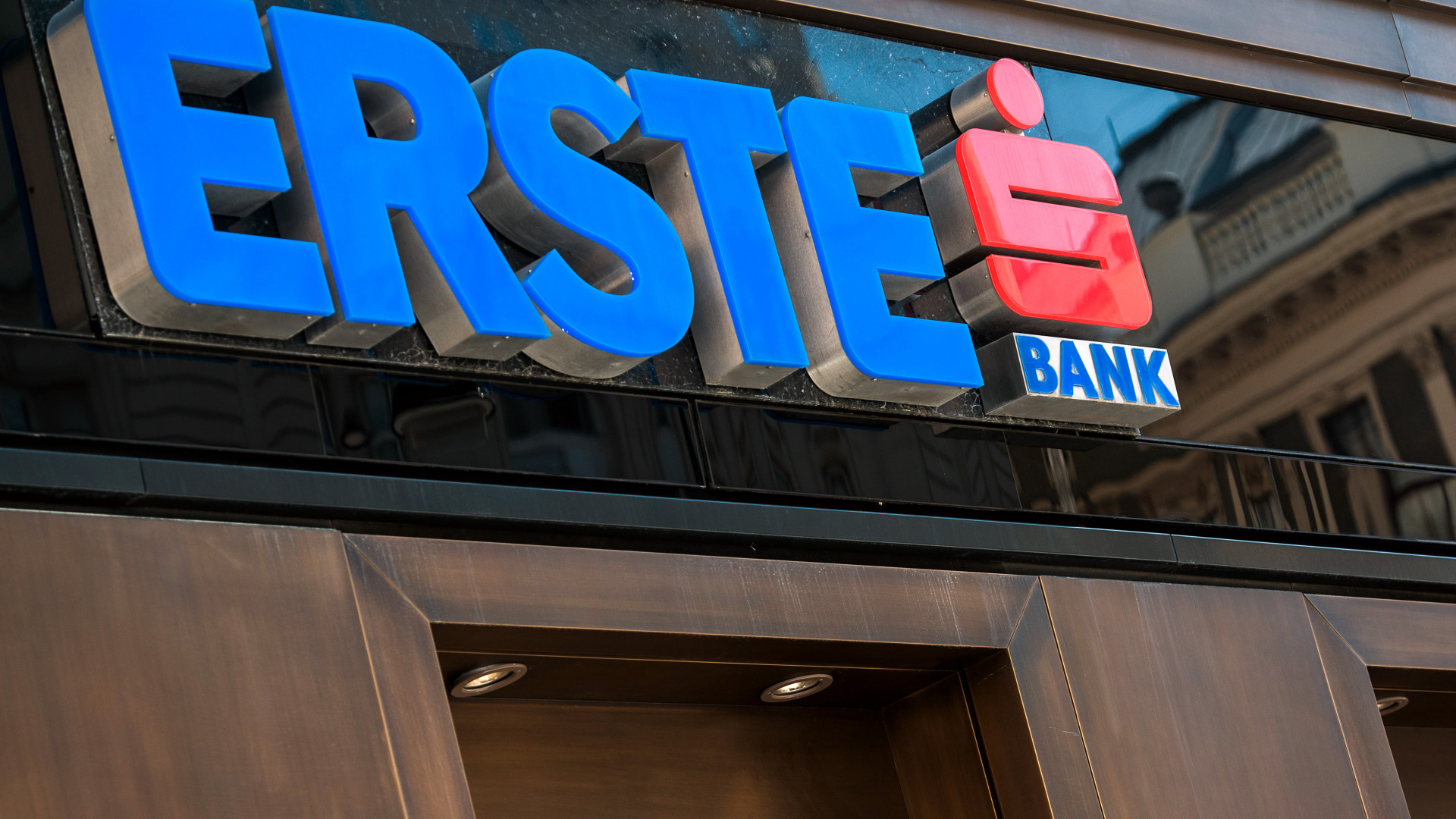 Erste Bank to Absorb Commerzbank Clients in Hungary
