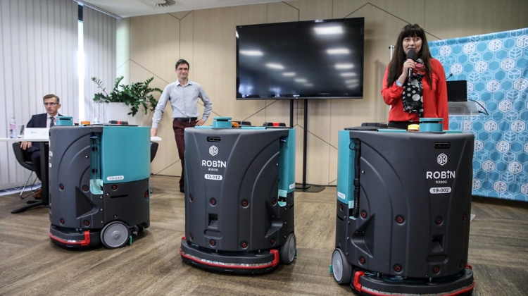 Robin, The Cleaning Robot Of B+N, Delights Visitors to House of Hungarian Music