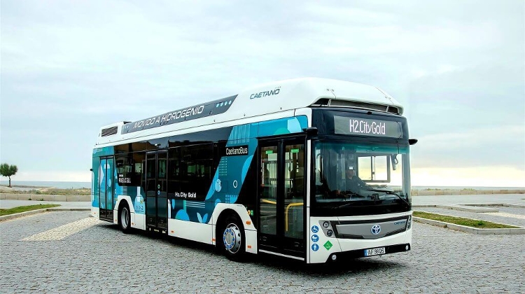 H2.City Gold-Type Hydrogen-Powered Bus Being Tested in Budapest