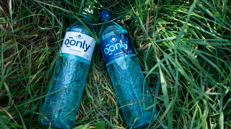Kifli.hu Delivers Mineral Water in Reusable Bottles in Hungary