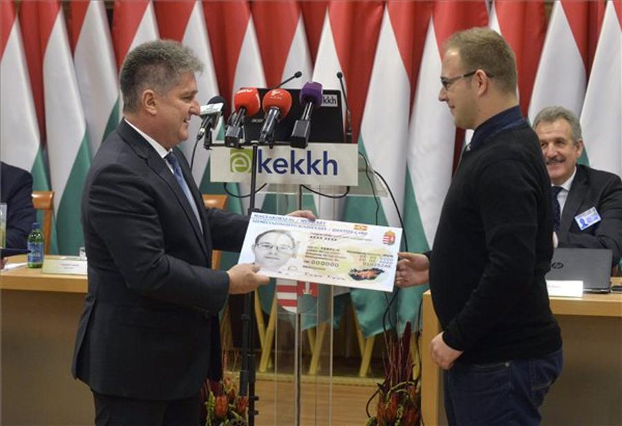 First Hungarian Electronic ID Cards Issued