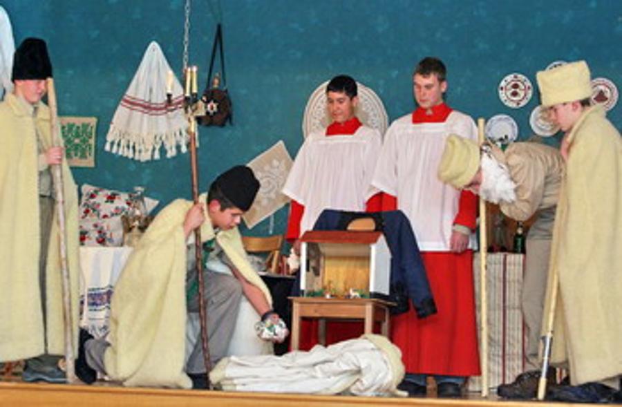 Christmas Day Traditions In Hungary: Bethlehem Shepherd’s Play